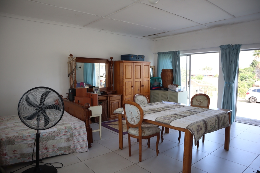 3 Bedroom Property for Sale in Wavecrest Eastern Cape